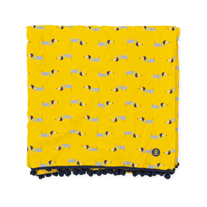 A cheerful yellow knitted towel with the Tutto Piccolo collection signature, designed with a canicross (dog running) motif for a fun and unique addition to a child's bath or beach gear.