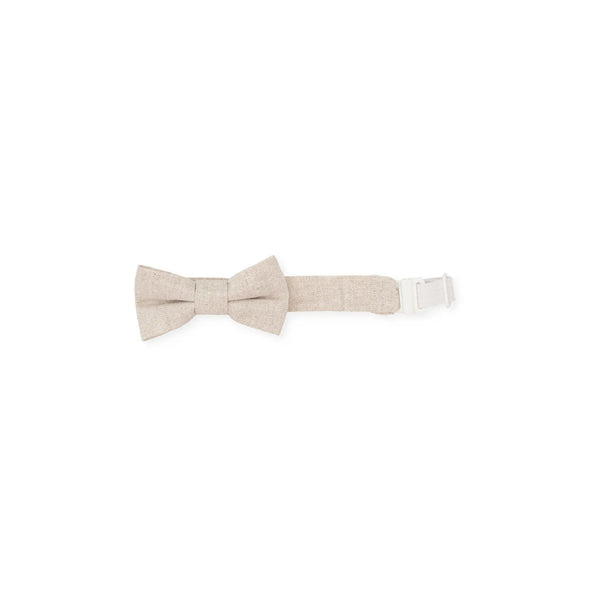 A sophisticated sand-colored woven bow tie by Tutto Piccolo, designed for babies, featuring a refined texture and adjustable strap, perfect for formal occasions or dressing up casual outfits.