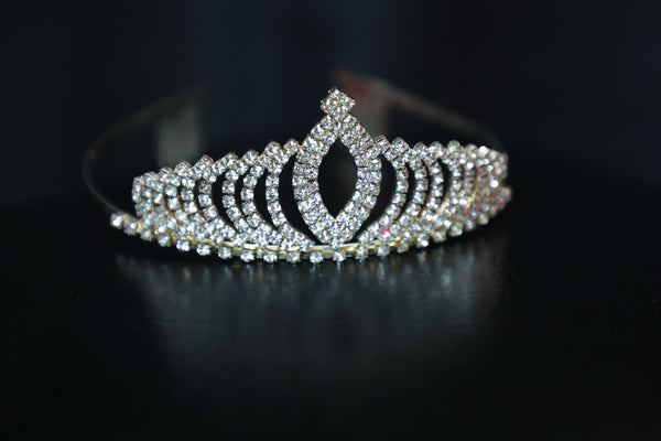 Stylish tiara crown with rhinestones for young girls.