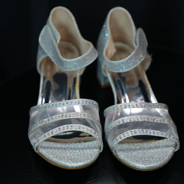 Silver open toe low heel sandals for girls.