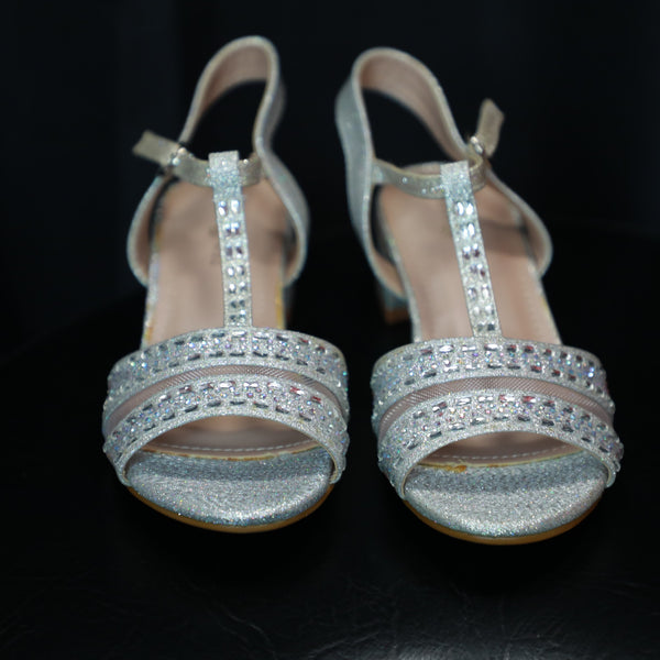 Silver low heel open toe sandals for flower girls.