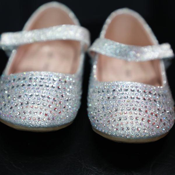 Sparkling silver Mary Jane shoes for baby girls.